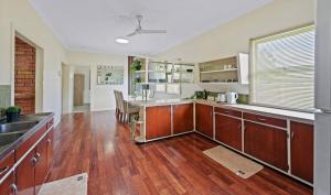 Η κουζίνα ή μικρή κουζίνα στο Private Double Bed For 2, Shared Bath In Beenleigh - Bedroom5