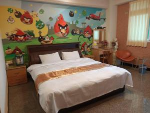 Jinge Guest House 集集金格民宿電動車充電站客房内的一张或多张床位