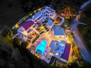 Hồ bơi trong/gần Theo Bungalows Boutique Hotel