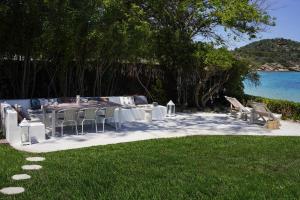 Afbeelding uit fotogalerij van Azure Bianca Beach Villa in Diaporos