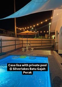 Bazén v ubytování Casa Lisa private pool at Silverlakes Batu Gajah #guestmuslim nebo v jeho okolí