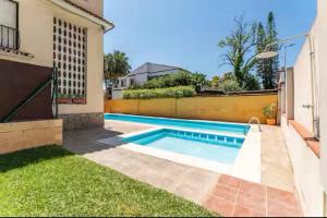 a swimming pool in the backyard of a house at La Palapa Beach in Benalmadena Costa
