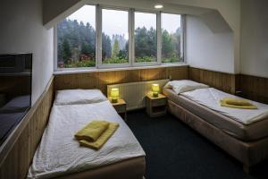 Postel nebo postele na pokoji v ubytování Hotel Bellevue