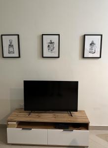 Μια τηλεόραση ή/και κέντρο ψυχαγωγίας στο Ewa Apt - 3-Bed near Sliema - St Julians Seafront