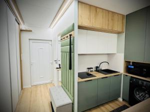 Sugo Studio Apartman的厨房或小厨房