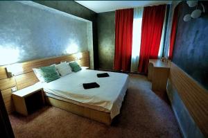a bedroom with a bed and a red window at Cazare RĂSFĂȚ in Focşani