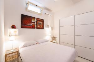 a white bedroom with a white bed and a window at Coral House Premium, 200m to beach in Pinus Village
