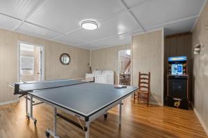 Πινγκ πονγκ στο Waterfront Dock Kayaks Ping Pong 3 Bedroom 2 Bathroom ή εκεί κοντά