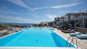Bazén v ubytování Cavo Blue Villas nebo v jeho okolí