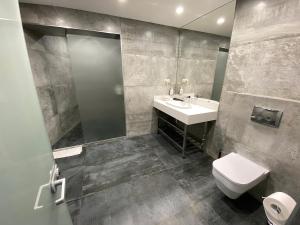 Ένα μπάνιο στο Erebuni Hotel Yerevan