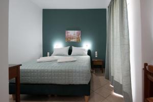 A bed or beds in a room at Mari Helen