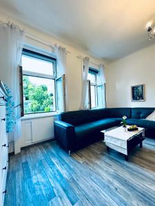 Χώρος καθιστικού στο Modern 2BR for 5P Peaceful & Central Stay