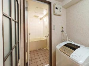 Uma casa de banho em Lucky sky903周围设施配套齐全1Ldk可容纳5人 徒步心斋桥商圈 高楼层俯瞰大阪
