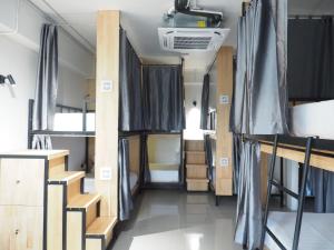 Pograd oz. pogradi v sobi nastanitve Activate C3 Hostel