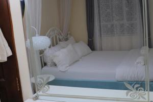 Ein Bett oder Betten in einem Zimmer der Unterkunft Beautiful Spaces 3 bedroomed bungalow