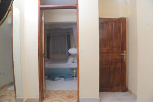 Ein Badezimmer in der Unterkunft Beautiful Spaces 3 bedroomed bungalow