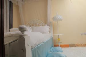 Ein Bett oder Betten in einem Zimmer der Unterkunft Beautiful Spaces 3 bedroomed bungalow