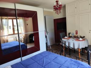 a room with a bed and a table in a room at Colmar Room,chambre privée chez l'habitant,parking voiture devant la maison,garage moto et vélo, petit déjeuner in Colmar