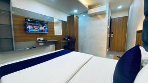 TV a/nebo společenská místnost v ubytování Hotel BKC Gold View