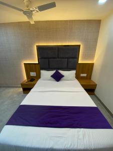 Postel nebo postele na pokoji v ubytování Hotel BKC Gold View