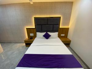 Postel nebo postele na pokoji v ubytování Hotel BKC Gold View