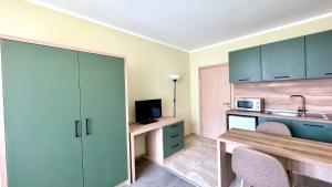 A kitchen or kitchenette at Evi Apartments 2