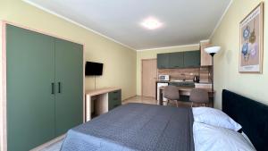 A kitchen or kitchenette at Evi Apartments 2