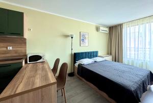 A bed or beds in a room at Evi Apartments 2