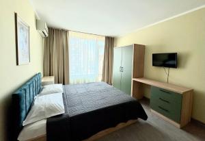 A bed or beds in a room at Evi Apartments 2