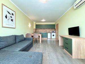 A kitchen or kitchenette at Evi Apartments 2