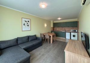 A kitchen or kitchenette at Evi Apartments 2