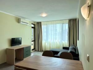 A television and/or entertainment centre at Evi Apartments 2