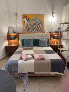 Postel nebo postele na pokoji v ubytování Casa di Flora Tipico Bari