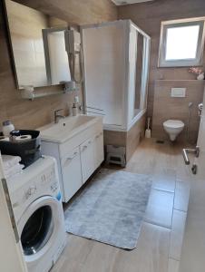 Bilik mandi di Apartmani Jasmina 2