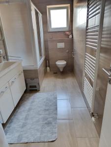 Bilik mandi di Apartmani Jasmina 2 +21 gambar