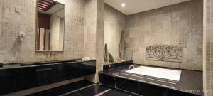 Bilik mandi di Shantis Motel