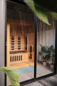 Fotografie z fotogalerie ubytování Private sauna and spa deep in Currumbin Valley v destinaci Currumbin Valley