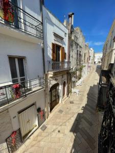 an alley with buildings and a street with benches at Dimora Orsini del Balzo in Carovigno