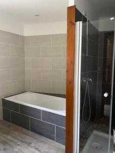 Et badeværelse på Le petit Repaire