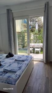 Ένα ή περισσότερα κρεβάτια σε δωμάτιο στο Perla Beach Apartments +18 φωτογραφίες
