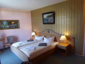 Postel nebo postele na pokoji v ubytování Hotel Koos