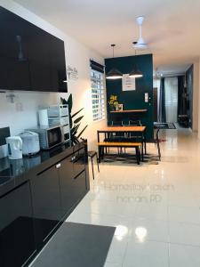 Dapur atau dapur kecil di Homestay kaseh hanan