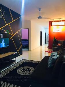 Televisyen dan/atau pusat hiburan di Homestay kaseh hanan