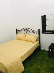 Katil atau katil-katil dalam bilik di Homestay kaseh hanan