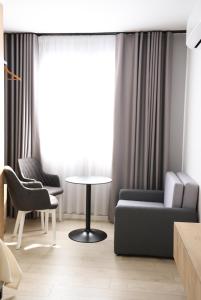Зона вітальні в Sol Hotel