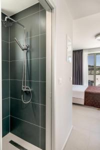 Fotografie z fotogalerie ubytování Luxury New Villa Sea Breeze with Private Pool, Jacuzzi and Playroom v destinaci Gramvousá