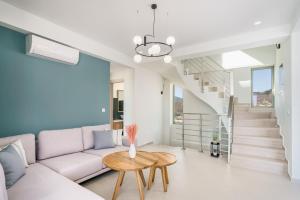 Fotografie z fotogalerie ubytování Luxury New Villa Sea Breeze with Private Pool, Jacuzzi and Playroom v destinaci Gramvousá