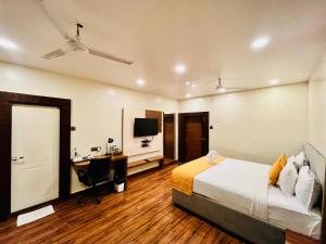 Letto o letti in una camera di Shankar Bhavan By Vinayak Hotels