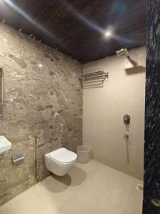 Un baño de Hotel Grace V