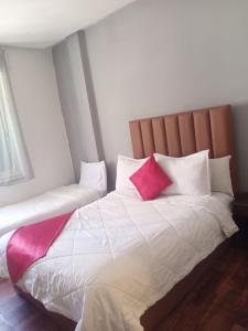 Katil atau katil-katil dalam bilik di Hotel Astoria Tanger
